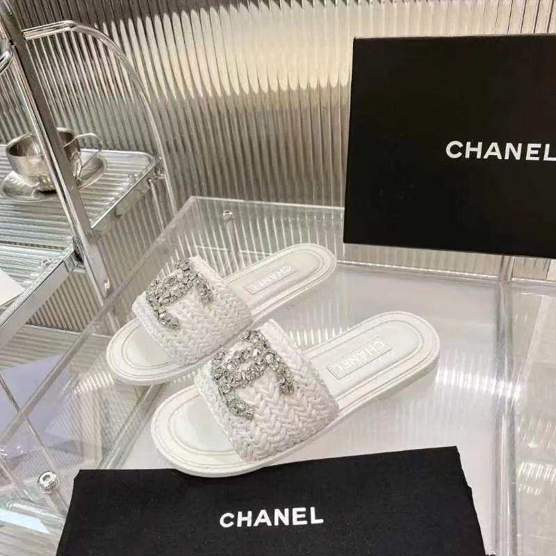 👟👟Ex-factory price 520👟👟 [Ready stock] 𝐂𝐡an𝐞𝐥 23 hot items! bing bing 23 early spring vacation series, the most beautiful rhinestone woven slippers, everyone is crazy to stock up, they are all crazy, it is really long grass, leisurely charm, close your eyes and enter the series!  💭Color: Black/Apricot/White 💭Upper: The upper is made of imported raffia and is fully hand-woven and very comfortable! The hand-made diamond jewelry is sparkling enough 💭Inner pads: imported sheepskin lining and pads 💭Outsole: genuine leather outsole (complex leather outsole with ten grooves and stitching, very particular about material workmanship) 💭Code number: 35-42 (41 and 42 are custom-made and cannot be returned or exchanged)